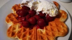 Ania's fast waffle recipe - with cherries and cream