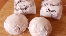 One taste of Greece - To the History of Kourambie Cookie