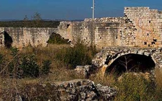 Zisterne und Siedlung 